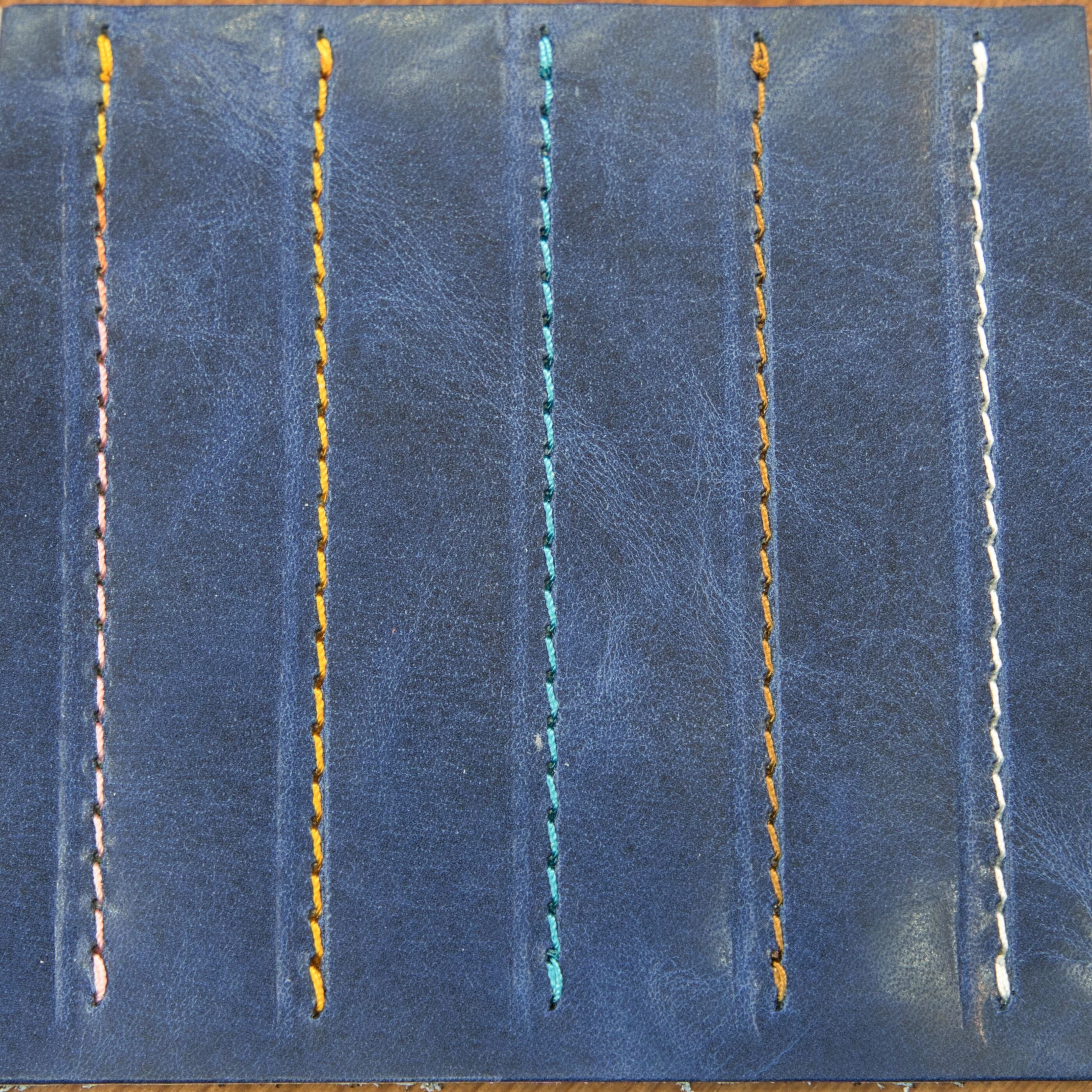 革と糸のご紹介 | Leather Factory Coo